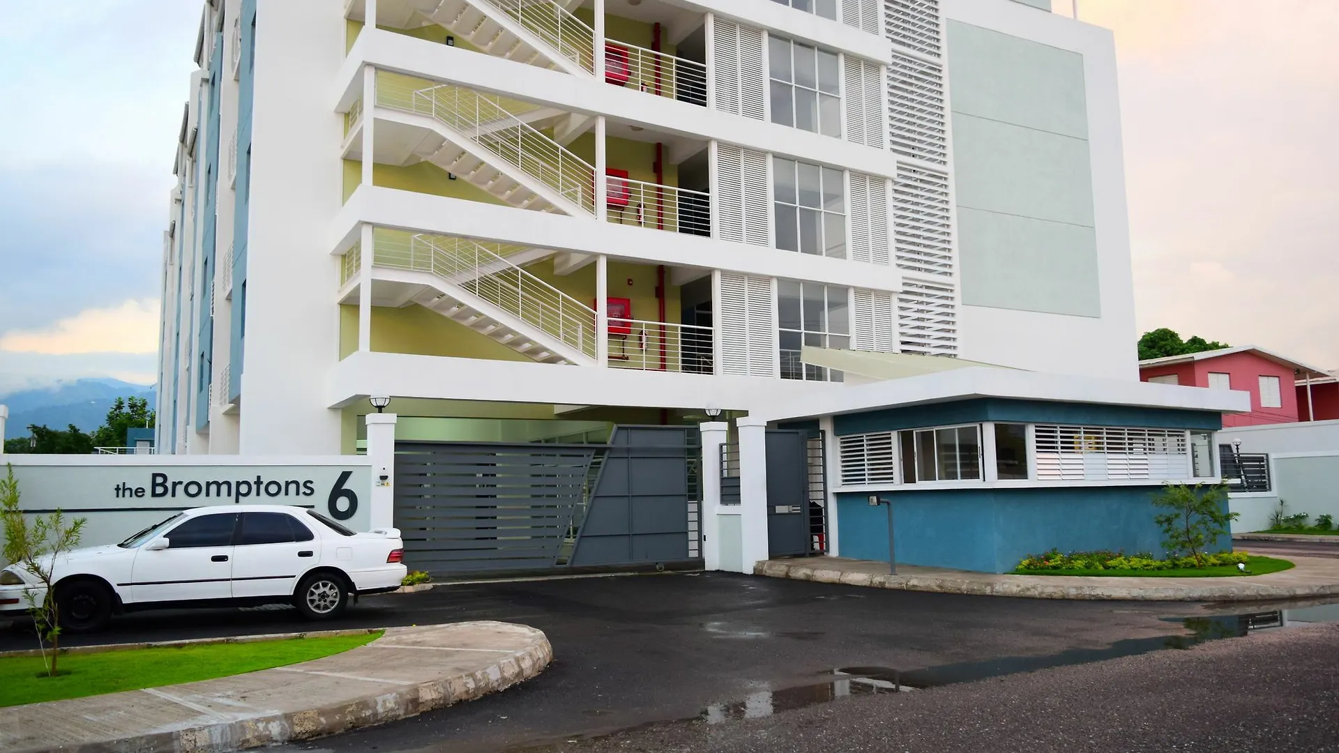 New Kingston Luxury Apt The Bromptons 아파트